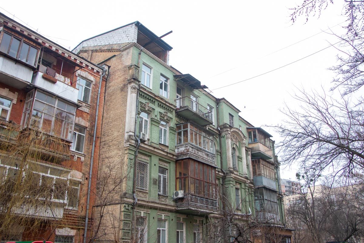 У Києві на архітектурній пам'ятці помітили незграбну надбудову