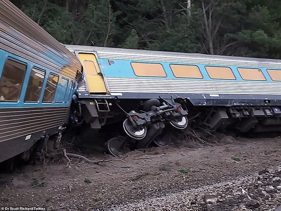 В Австралії поїзд зійшов із рейок