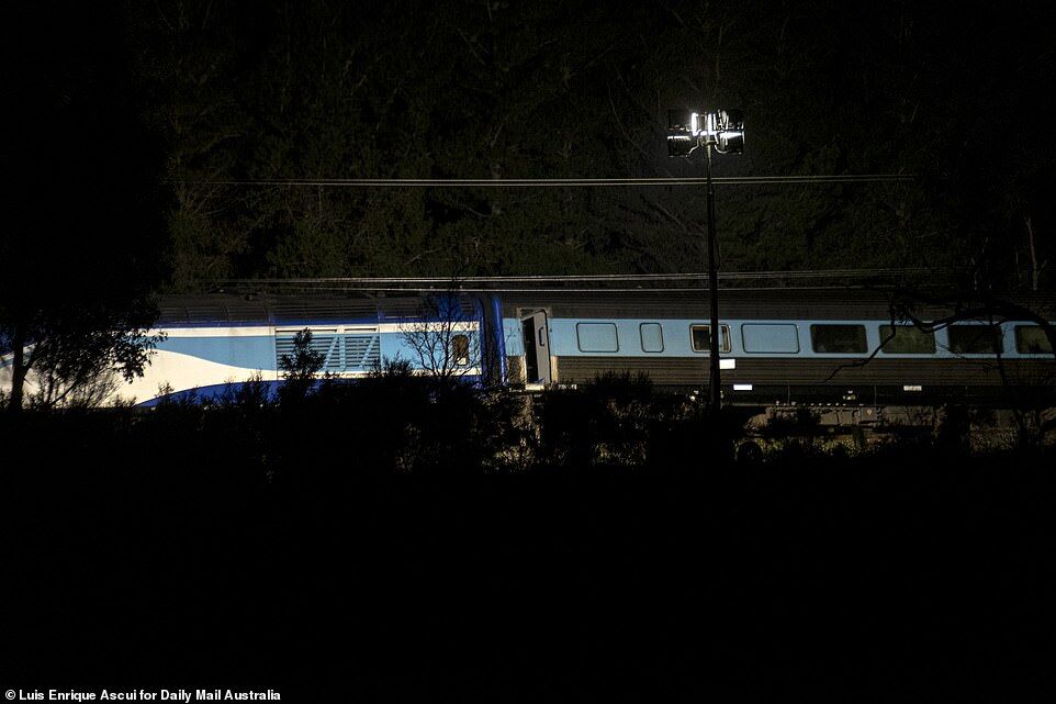 В Австралии поезд сошел с рельсов