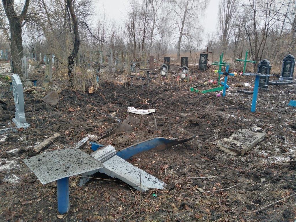 Террористы "ЛНР" разбомбили из артиллерии кладбище