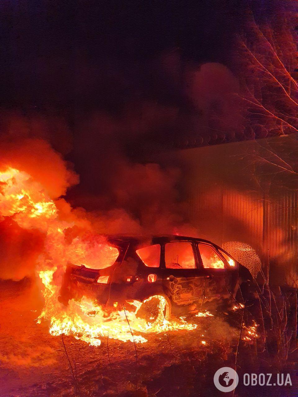Под Киевом сожгли авто