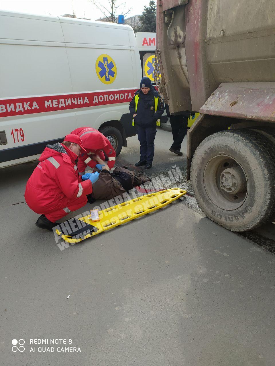 У Дніпрі вантажівка переїхала чоловіка