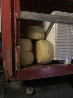 На Львівщині затримали партію контрабандного сиру