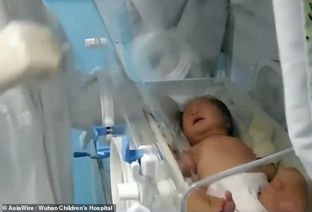 В Китае новорожденная поборола коронавирус