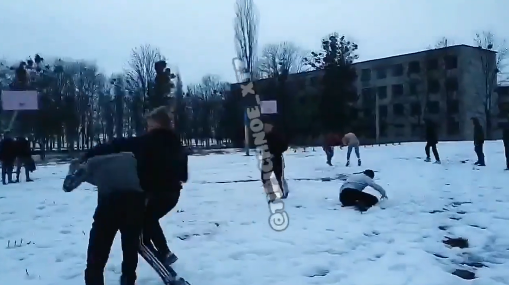 Драка между школьниками в Харькове