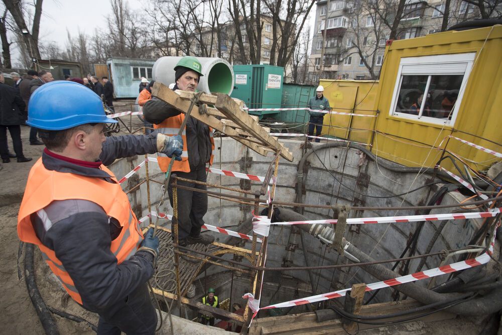 Кличко перевірив ремонт колектора на лівому березі