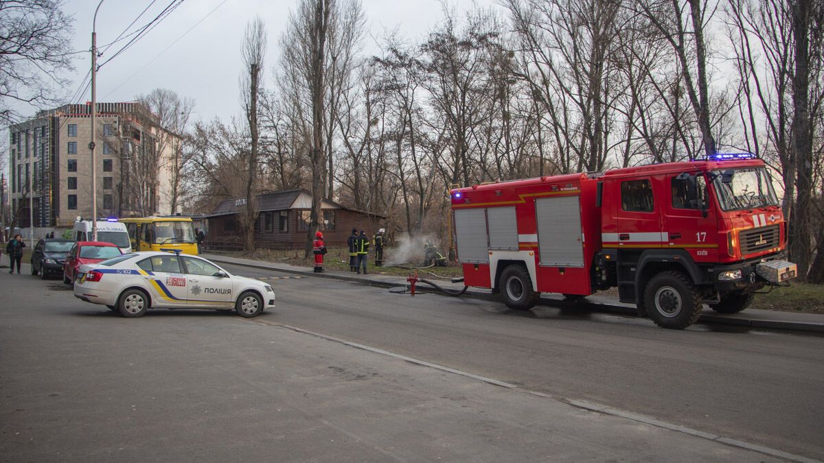 У Києві у палаючому колекторі знайшли три тіла