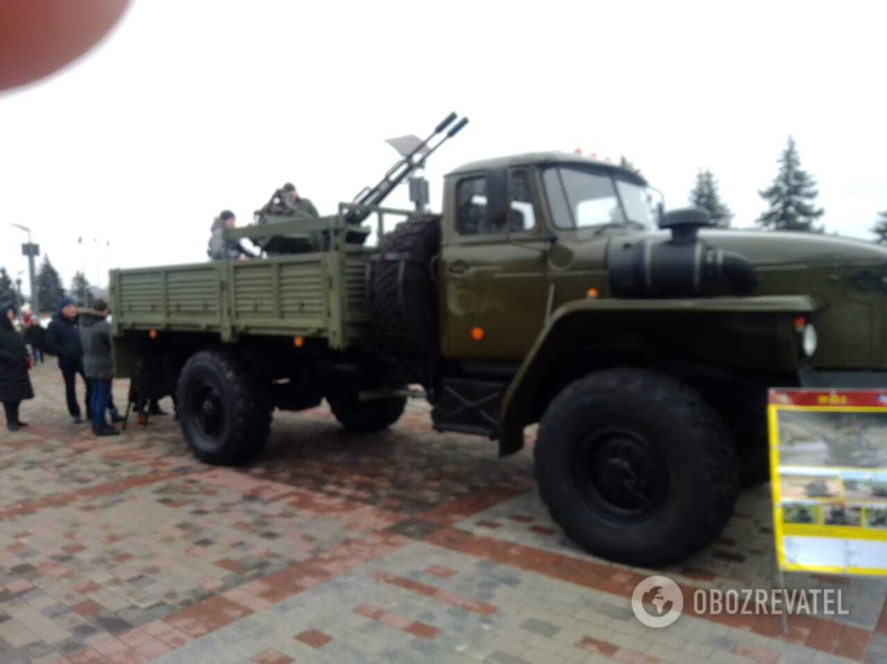 На Донбассе террористы организовали "выставку" вооружения