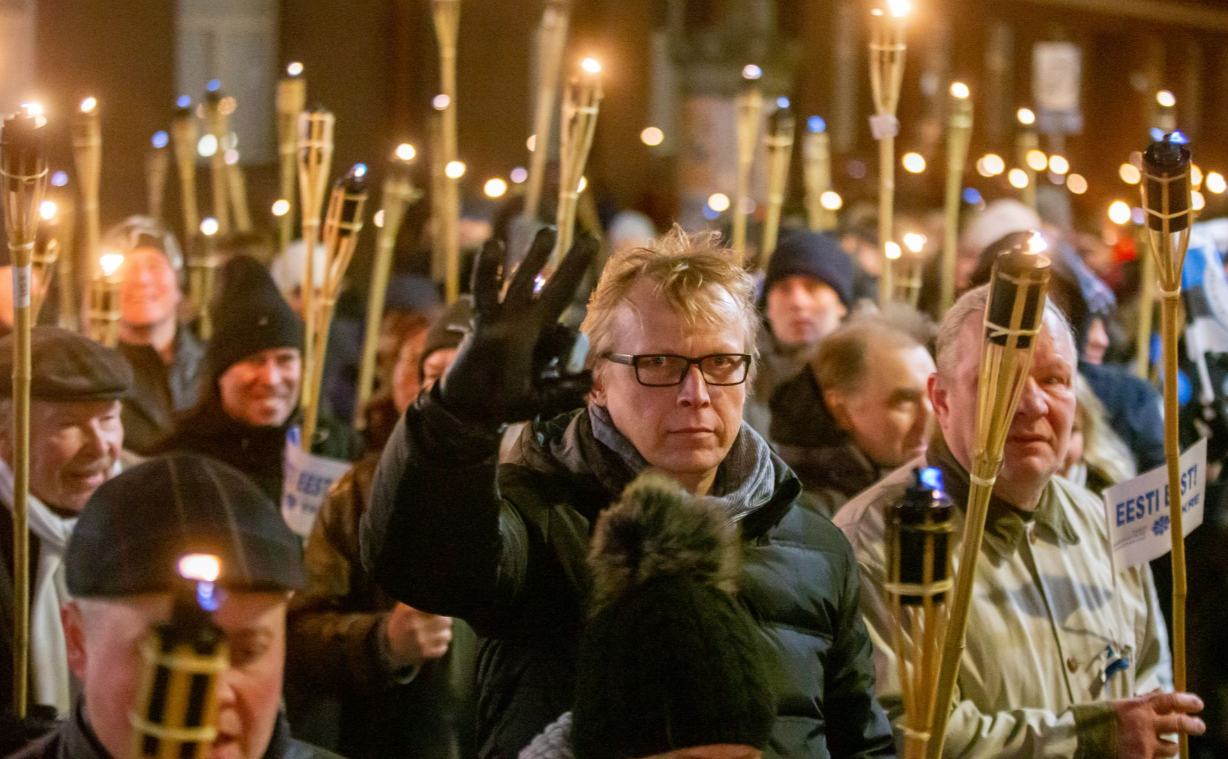 "За Эстонию!" Друзья Украины отметили день независимости факельным шествием: впечатляющий фоторепортаж
