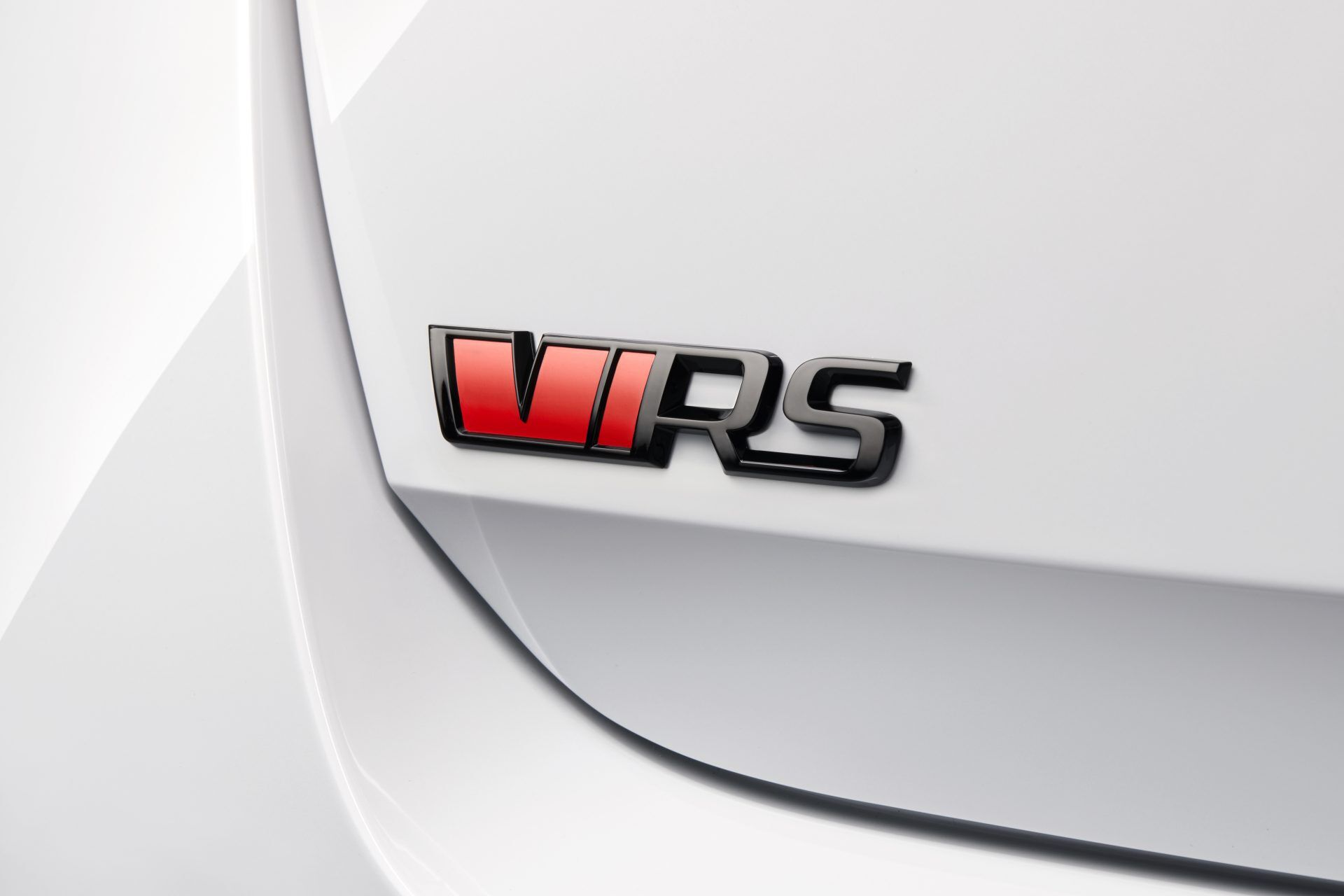 Впервые Skoda Octavia RS будет иметь гибридную версию, получившую обозначение RS iV