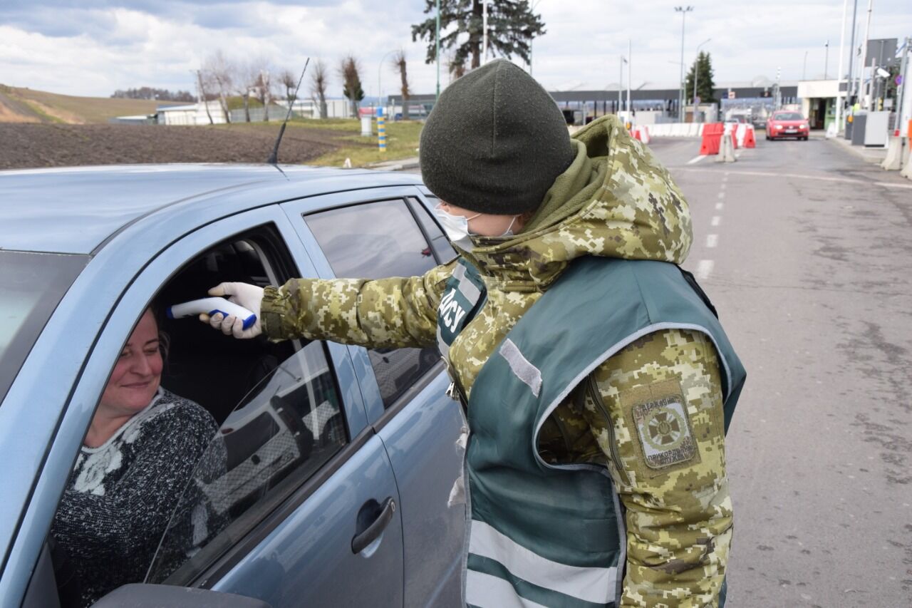 На кордонах приїжджим почали перевіряти температуру: у МВС розповіли подробиці