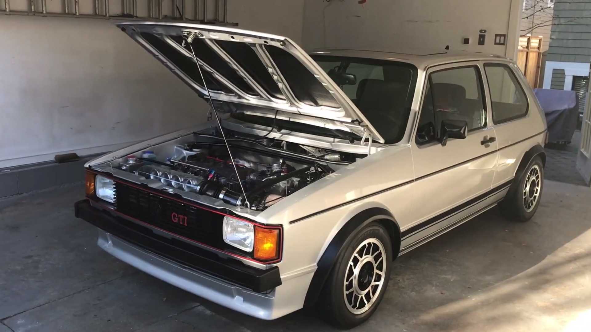 1983 VW Golf GTI оснастили 220-сильным атмосферным мотором