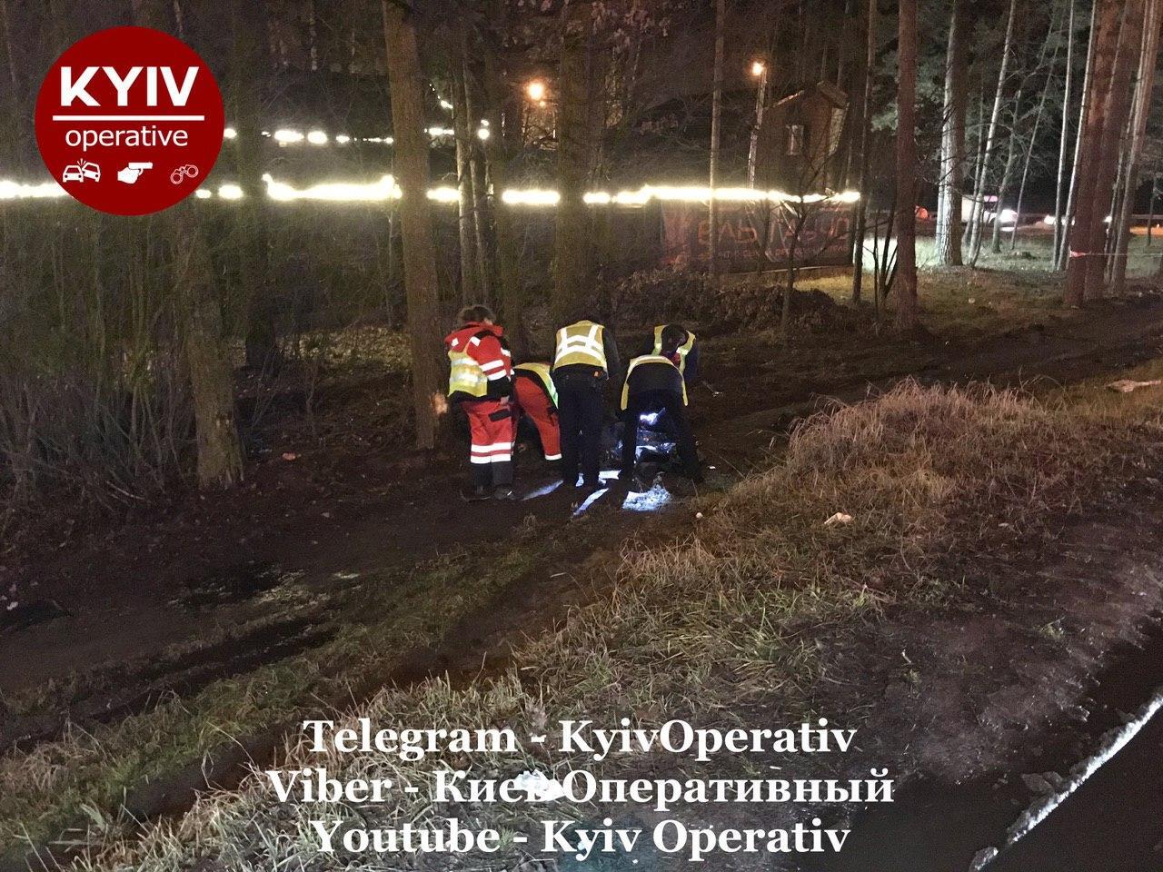 У Києві на Окружній в ДТП загинуло двоє людей. Фото і відео