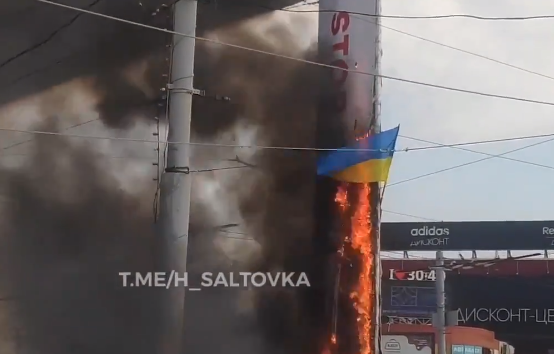 На беспорядках в Харькове сожгли флаг Украины