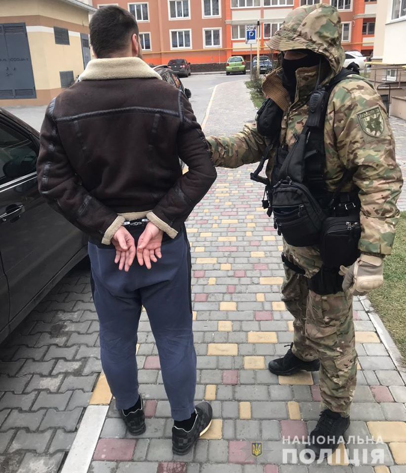 Правоохранители Киевщины задержали преступную группу, которая сбывала наркотики через Telegram-канал