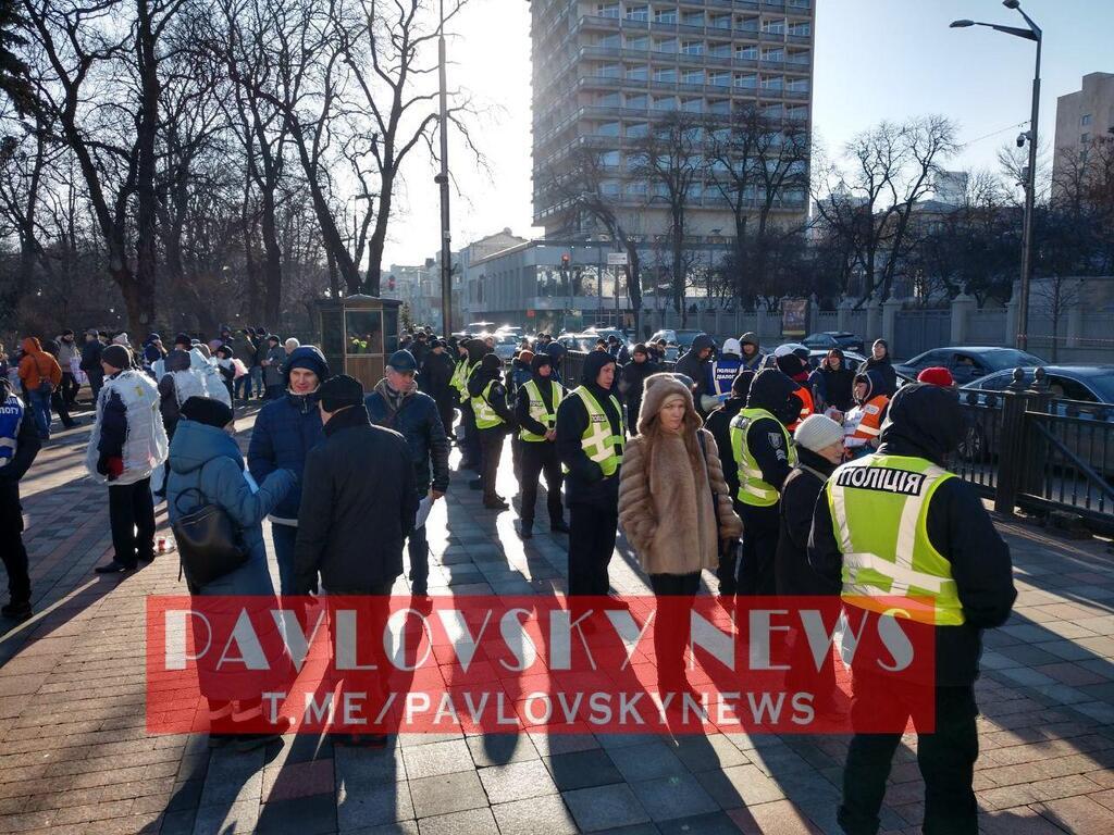 У Києві біля Ради зібралися мітингувальники проти недобудов