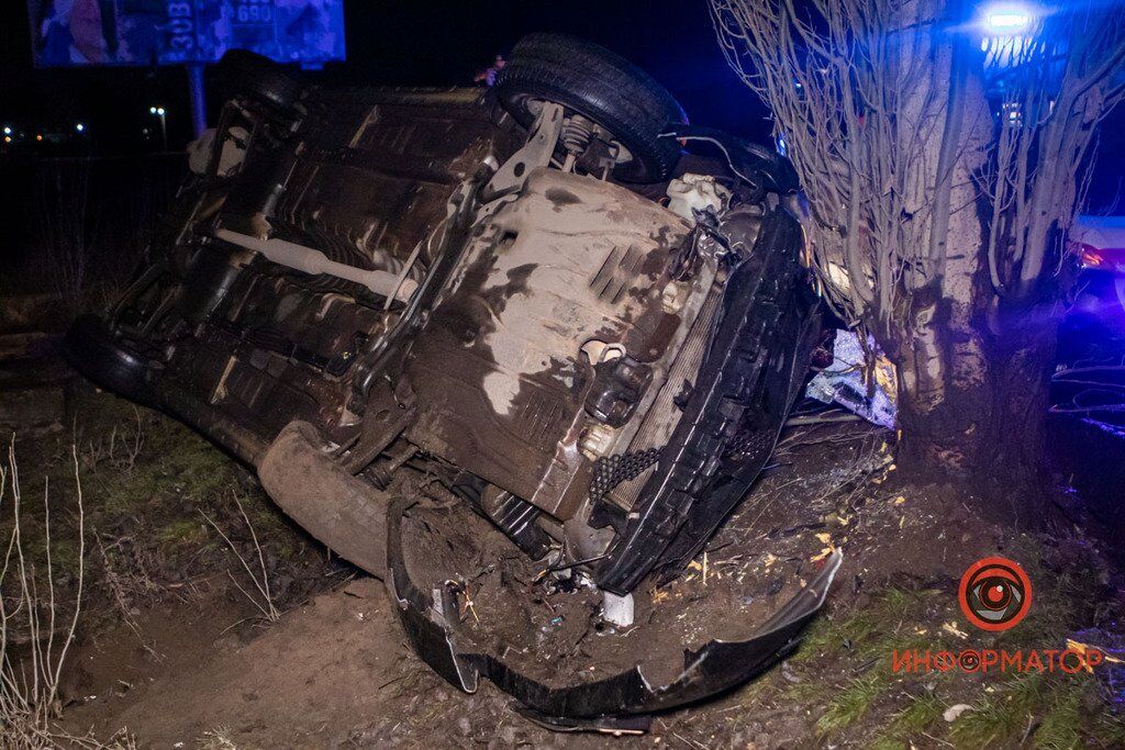 У Дніпрі трапилася серйозна ДТП з переворотом