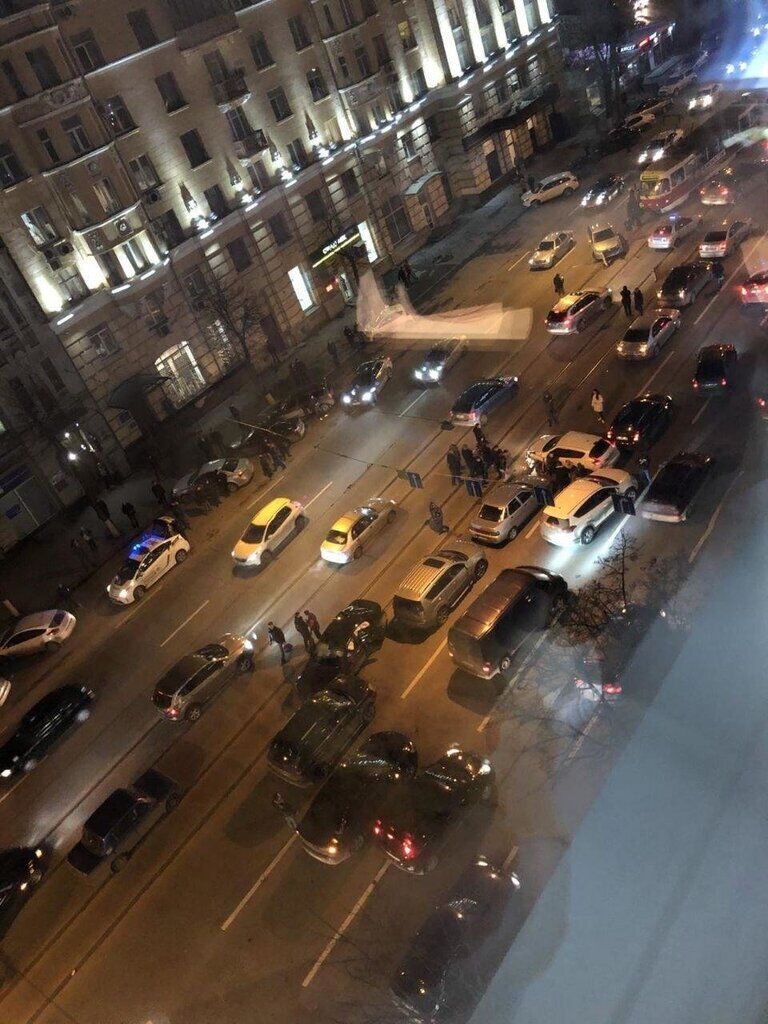 У Харкові біля вокзалу зіткнулися вісім авто