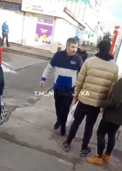 В Харькове водитель и девушка-пешеход обменялись матами