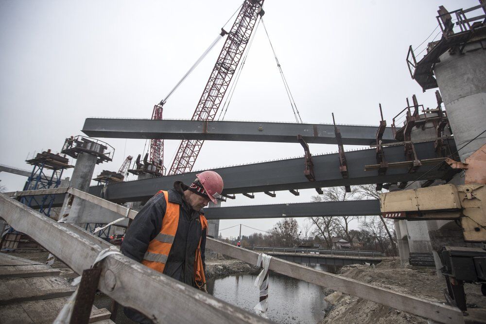 Далі – метро на Троєщину: Кличко показав, як будують міст над Русанівським озером