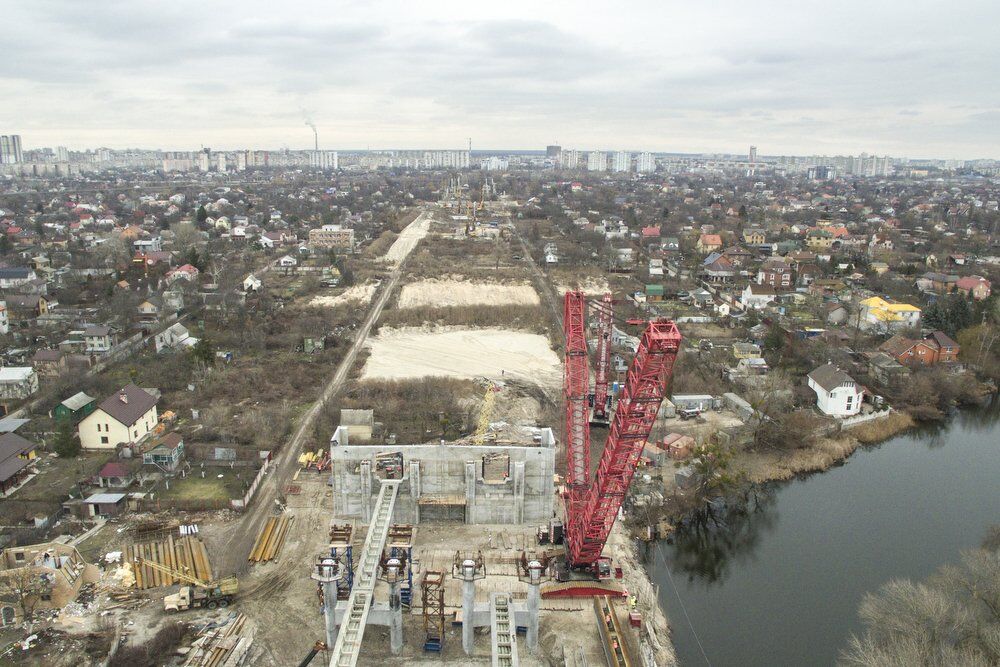 Дальше – метро на Троещину: Кличко показал, как строят мост над Русановским озером