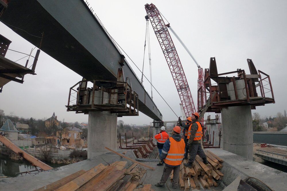 Дальше – метро на Троещину: Кличко показал, как строят мост над Русановским озером