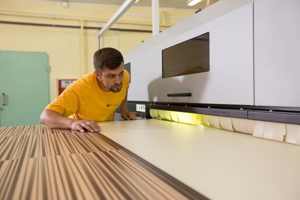 Украинский дизайнер изобрел технологию печати на деревянной кромке