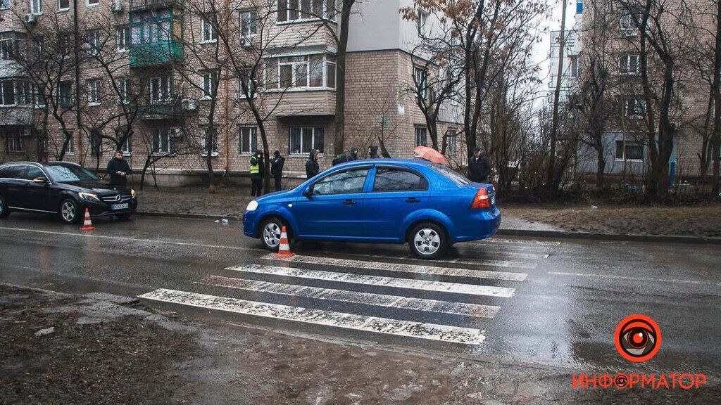 Школьник попал под колеса авто в Днепре