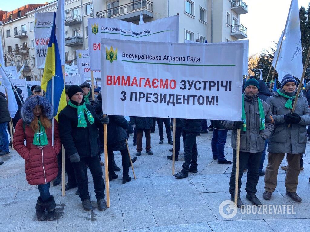 В Киеве устроили акции против продажи земли в Украине