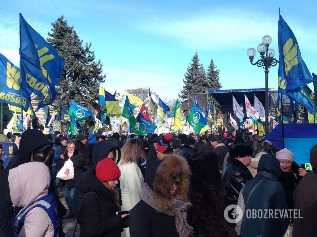 В Киеве устроили акции против продажи земли в Украине