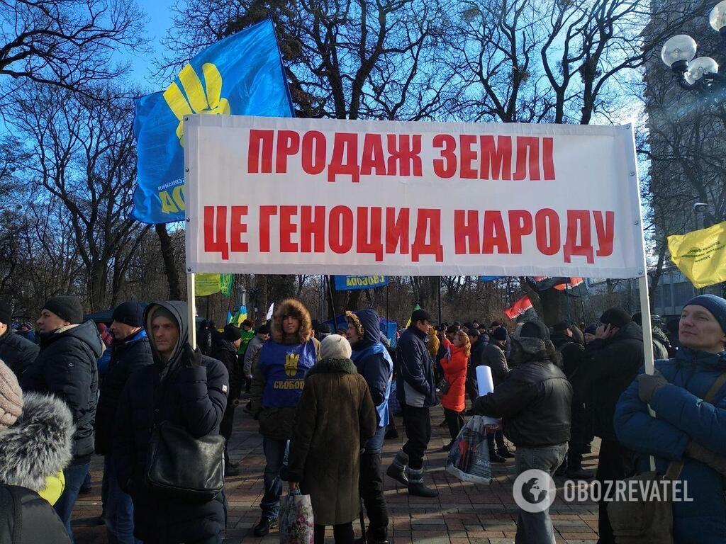 В Киеве устроили акции против продажи земли в Украине