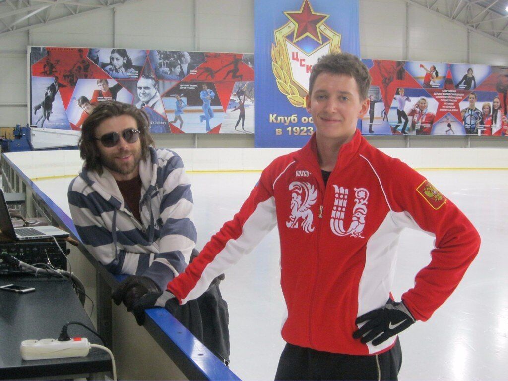 Муж Заворотнюк на свой день рождения попал в объятия блондинки