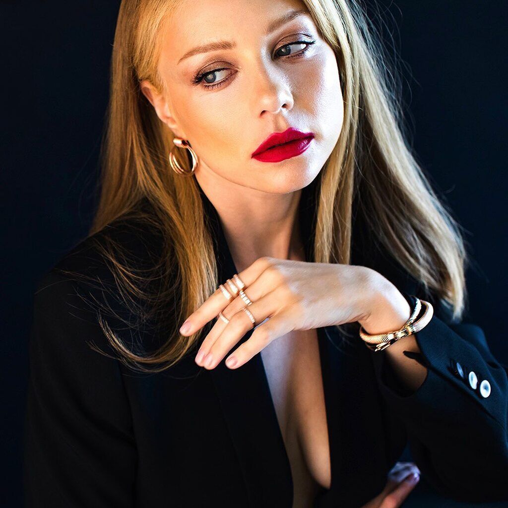 Тина Кароль засветила голую грудь