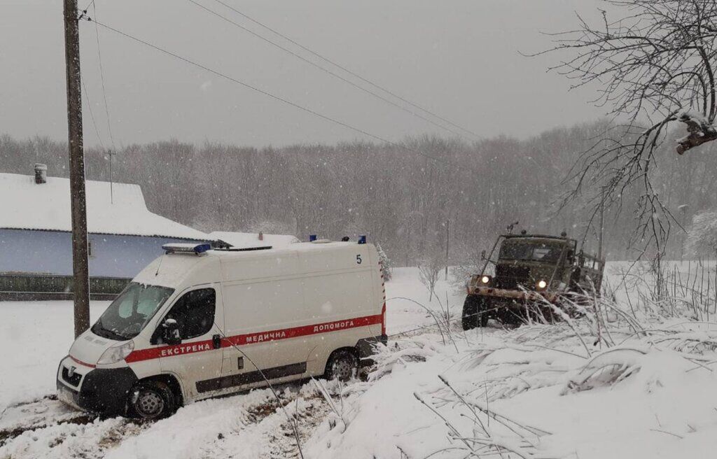 В Україні випало до 20 см снігу: де штормить і яка ситуація на дорогах