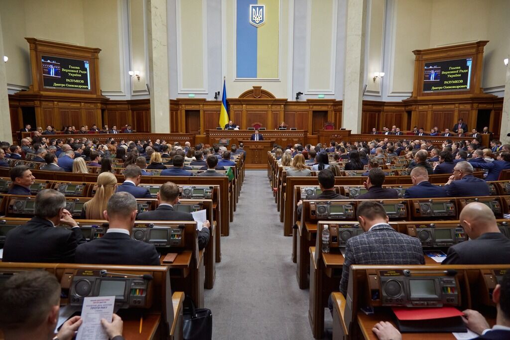 4 февраля Рада в первом чтении поддержала инициативу Зеленского сократить состав ВР до 300 нардепов