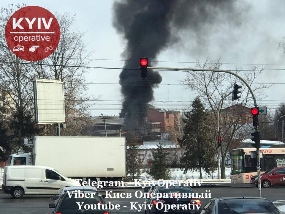 В Киеве вспыхнул масштабный пожар