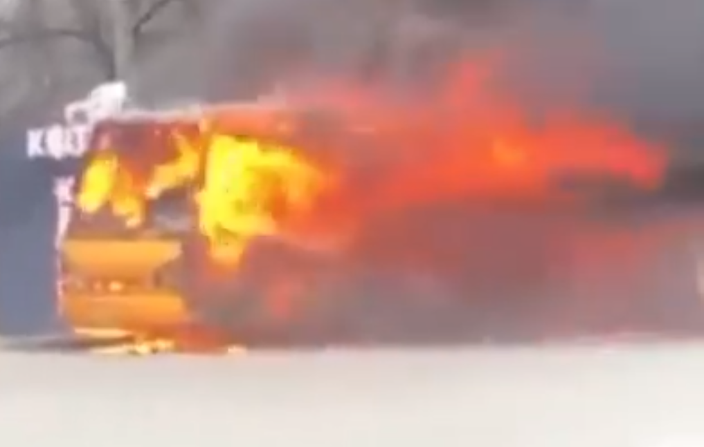 В Киеве во время движения загорелась маршрутка