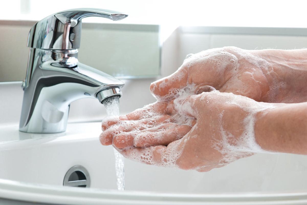 Для профілактики зараження потрібно часто мити руки