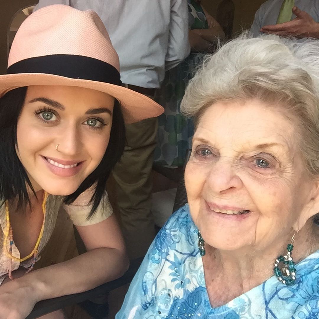 Кэти Перри с бабушкой
