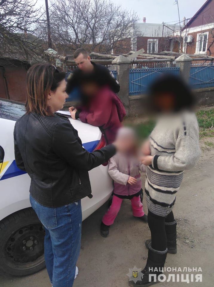 В Херсоне правоохранители спасли 6-летнюю девочку от издевательств матери и бабушки