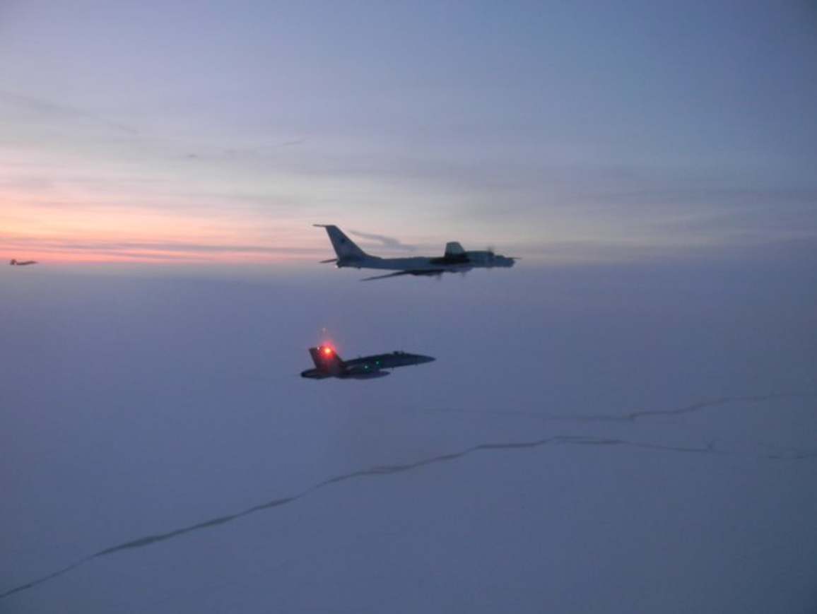 Российские самолеты перехватили возле Аляски: опубликованы фото