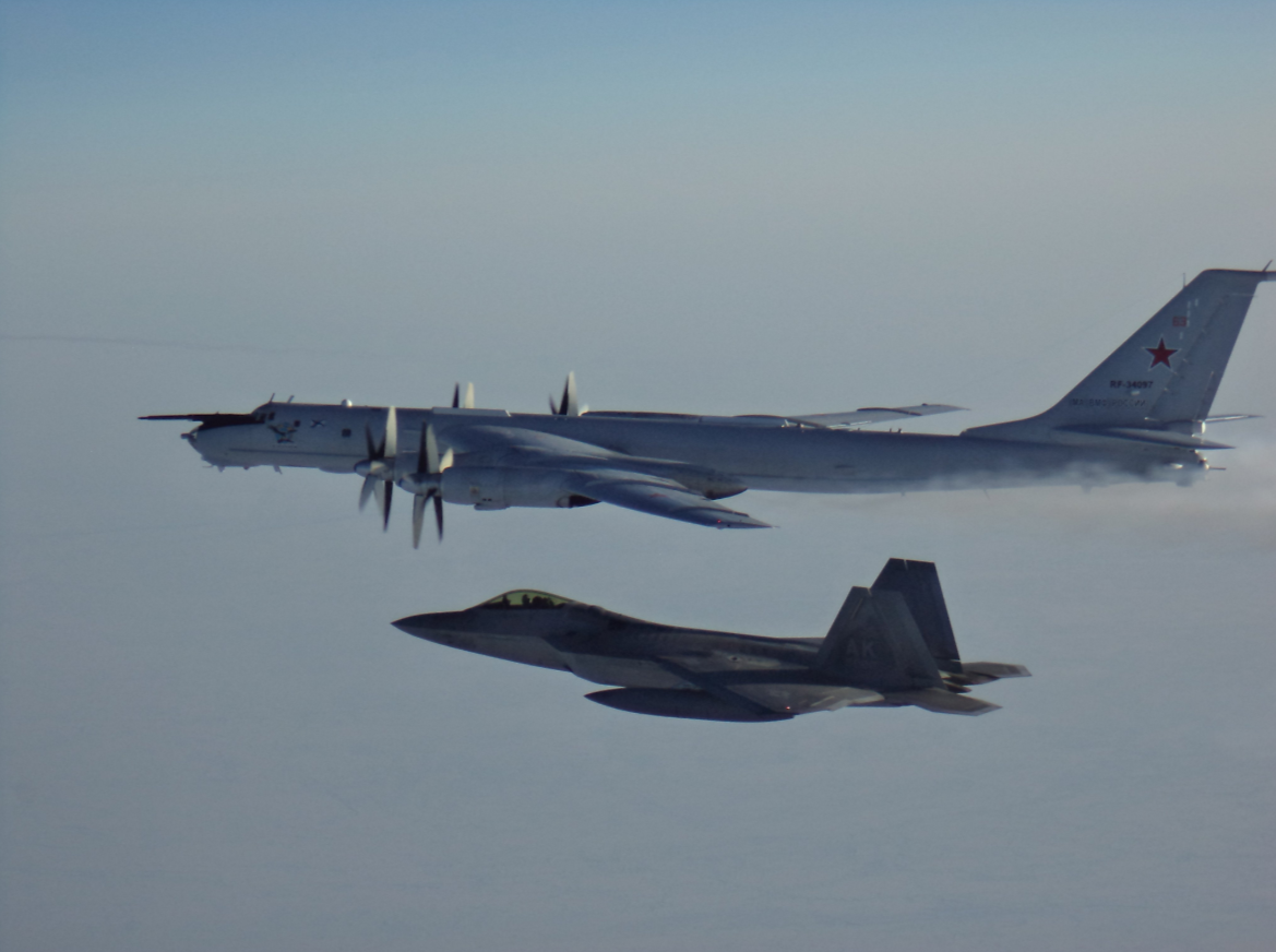 Російські літаки перехопили біля Аляски: опубліковані фото