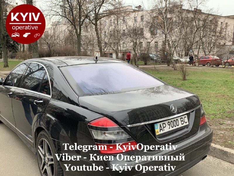 У центрі Києва розстріляли Mercedes