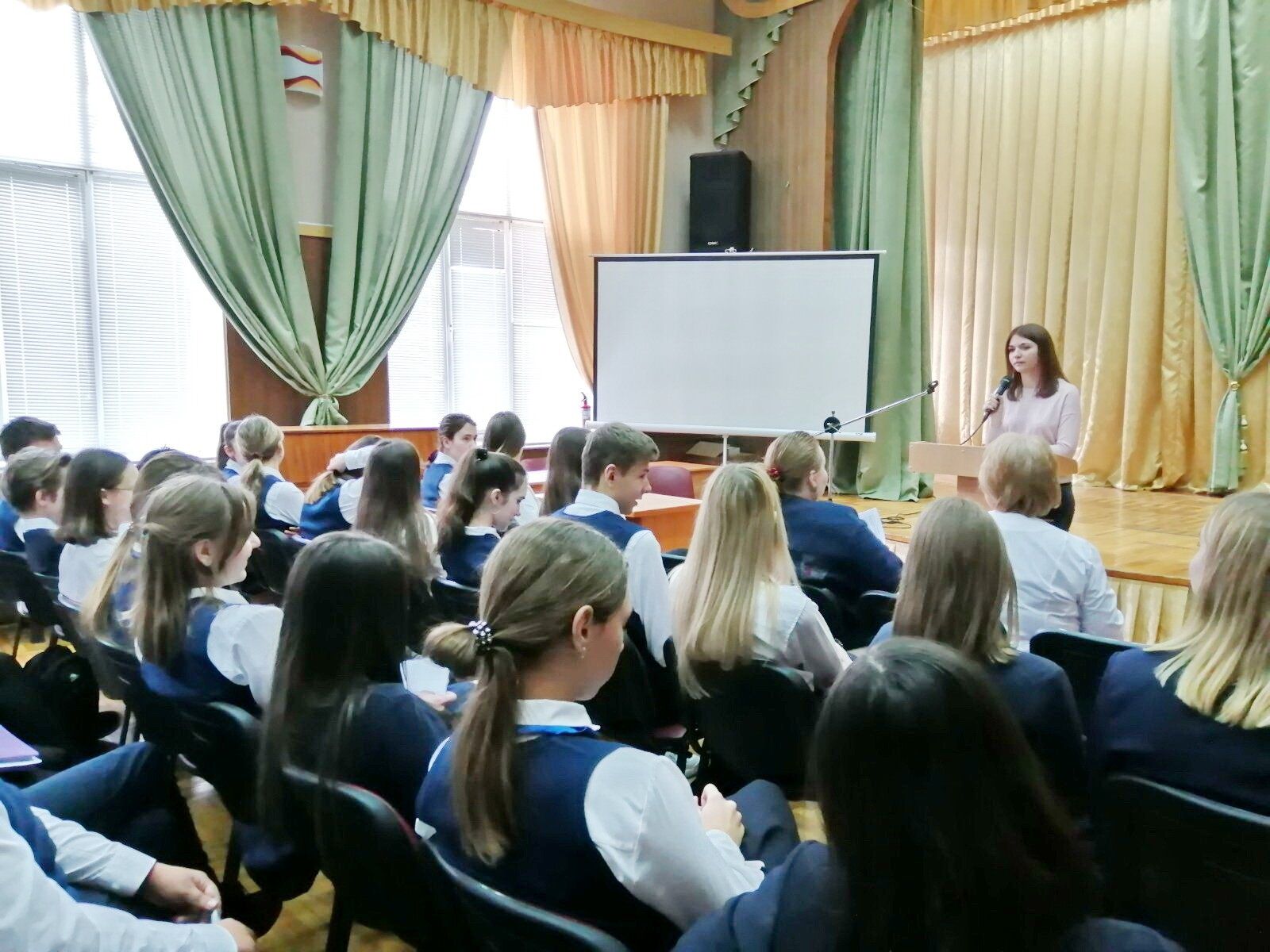 В Одесі учням і вчителям читають лекції про коронавіруси