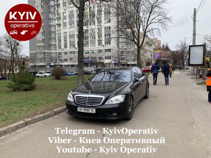 У центрі Києва розстріляли Mercedes