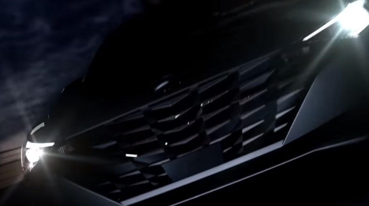 Раскосые фары и широкая решетка выделят Hyundai Elantra в потоке