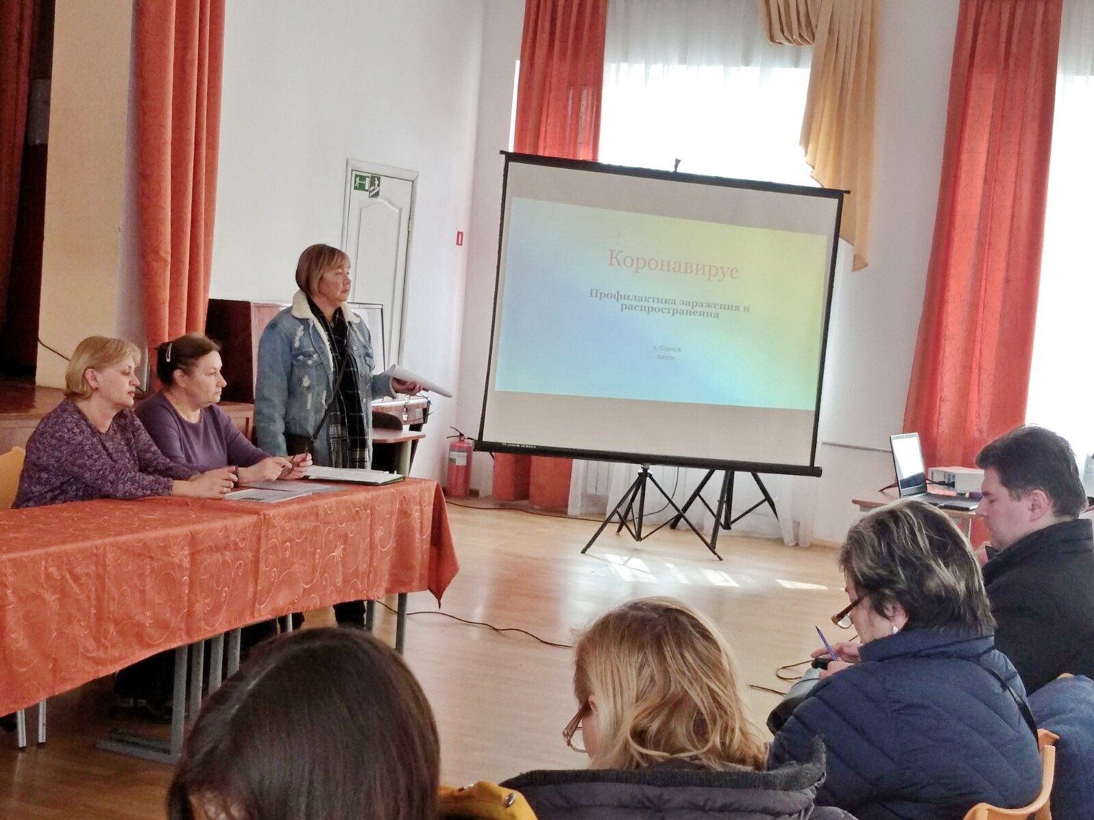 В Одессе ученикам и учителям читают лекции о коронавирусе
