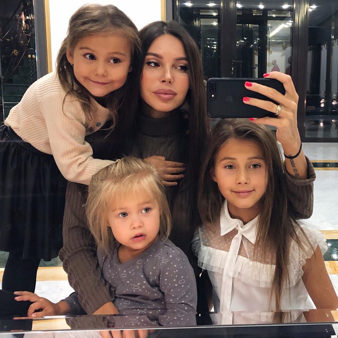 Оксана Самойлова з дітьми