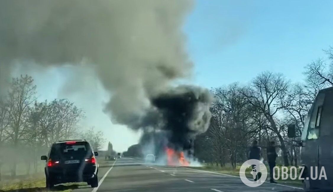 Під Одесою на ходу дотла згоріла маршрутка