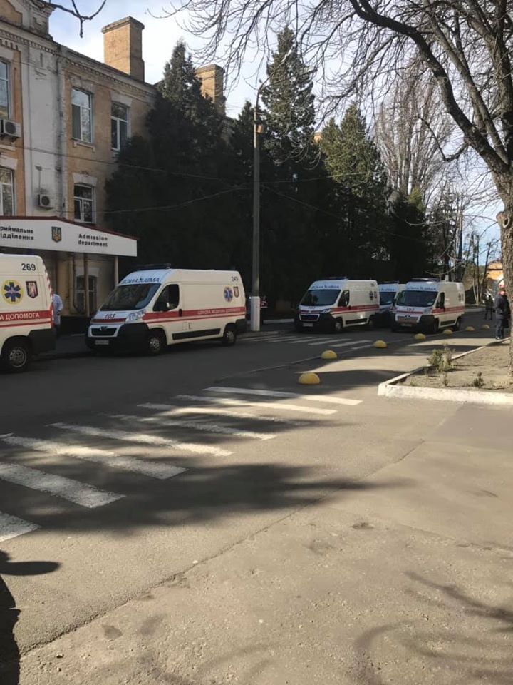 В Киев прибыл борт с ранеными с Донбасса: нужна помощь